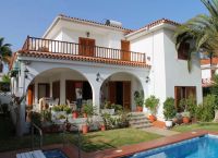 Freistehende Villa mit Privatpool!