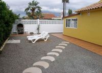 Renovierter Bungalow mit großem Privatgrundstück.