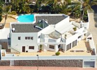 Villa mit Meerblick und 2 Gäste-Apartements