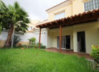 Haus mit Garten und Garage